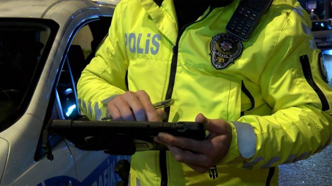Yeni trafik düzenlemesi Meclis'e geliyor: Kırmızı ışık cezası 10 bin lira, kazadan kaçana hapis cezası 2